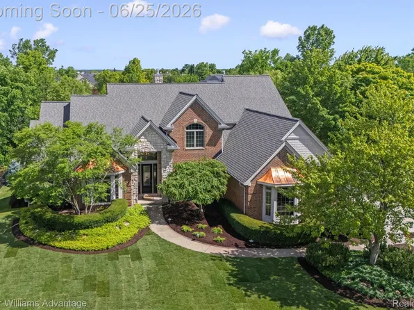 22878 Tree Top Ct, South Lyon, MI 48178