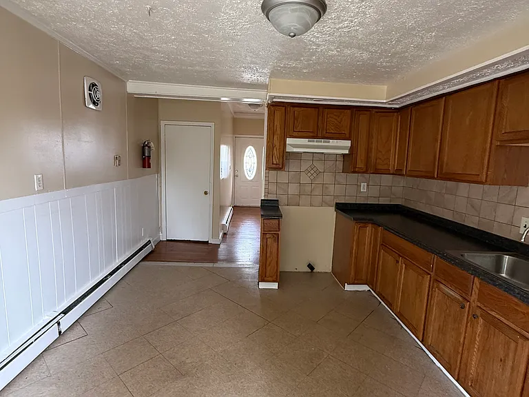 15 Robart St #1 — Photo 8