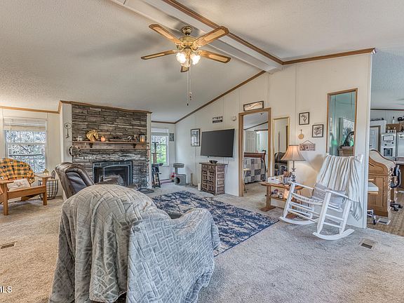 3rd image of 1424 Reedy Creek Rd