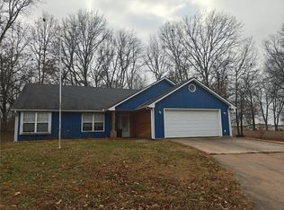 101 Woodlawn Pl, Windsor, MO 65360