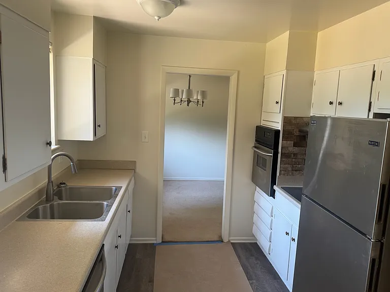 1628 S Locust St — Photo 24