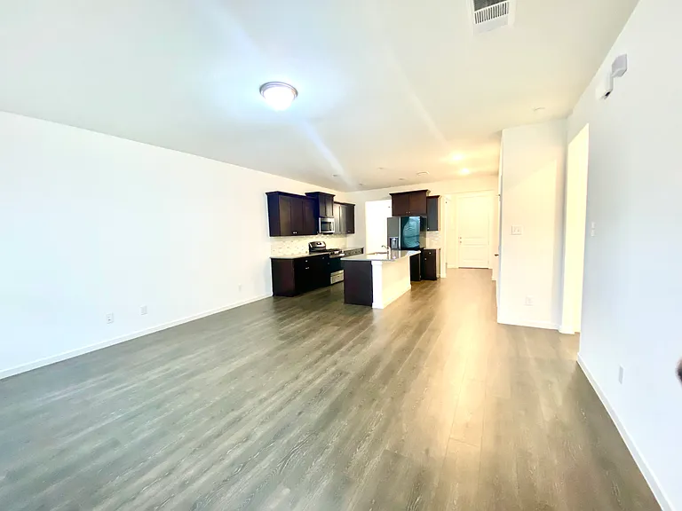 166 Camelia St — Photo 7