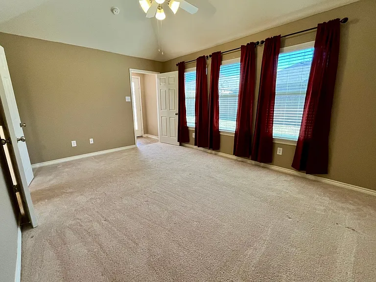 3504 Northpointe Dr — Photo 12