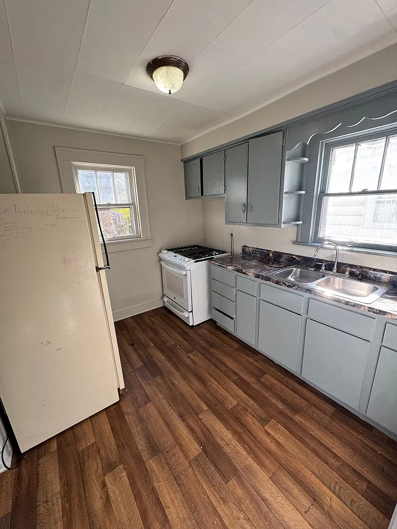 2923 Alexander St. — Photo 3
