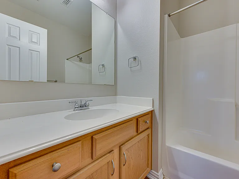 102 Paloma Cir — Photo 24