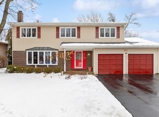 211 W Hintz Rd, Arlington Heights, IL 60004