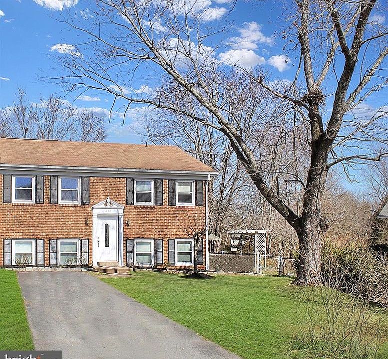 2nd image of 412 Harding Ct