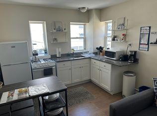 719 E Pleasant St APT 10, Milwaukee, WI 53202