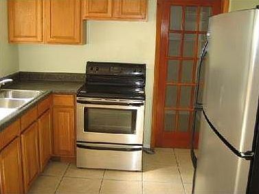 4th image of 1060 NE 167th St