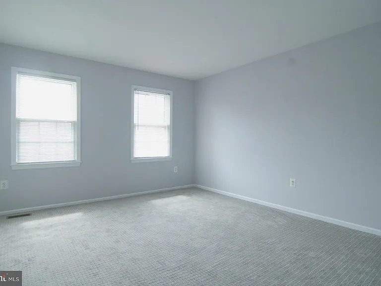 4 Chantilly Ct — Photo 12