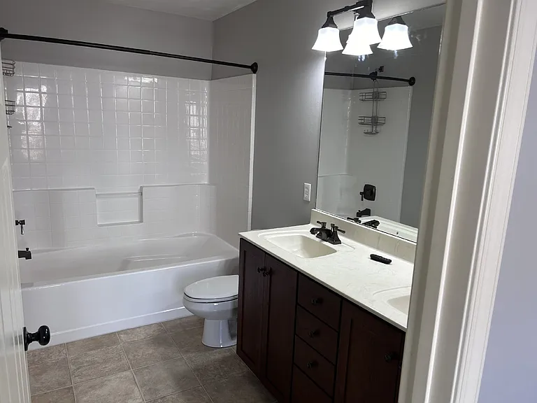 1040 Commonwealth Cir — Photo 8