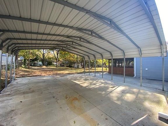 3rd image of 7 Rocky Knoll Dr