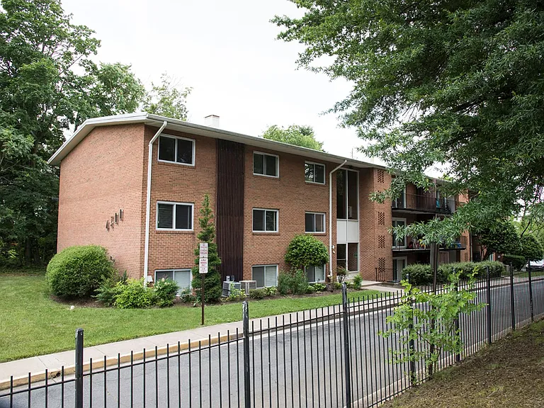 Columbia Courts Apartments — Photo 19