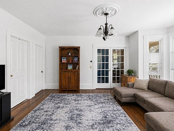 4th image of 10 Barrows St