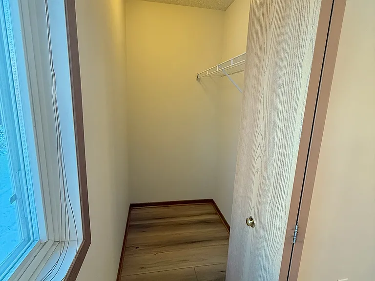 walk in closets in both bedrooms