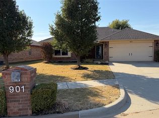 901 Redwood Creek Dr, Yukon, OK 73099