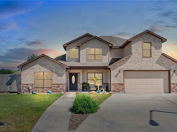 2nd image of 1424 Del Mar Dr