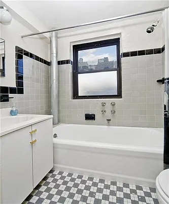 Rented by Bank Neary | media 11