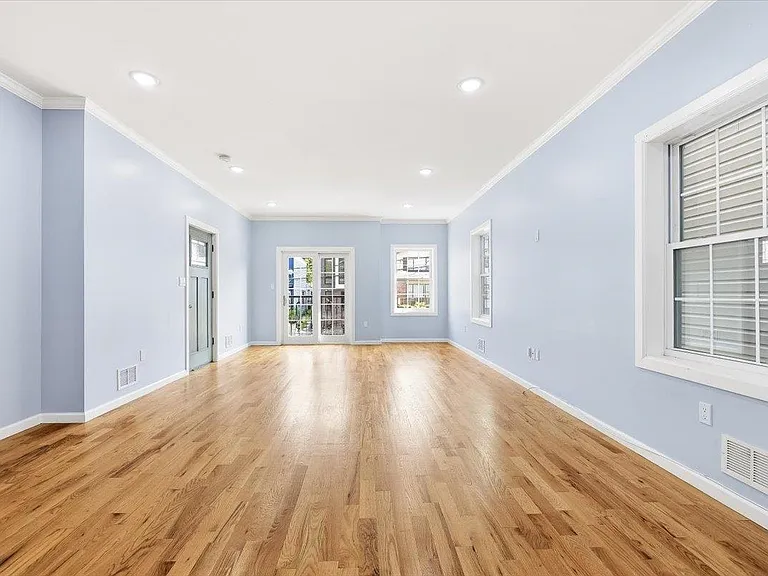 83 Pamrapo Ave — Photo 9