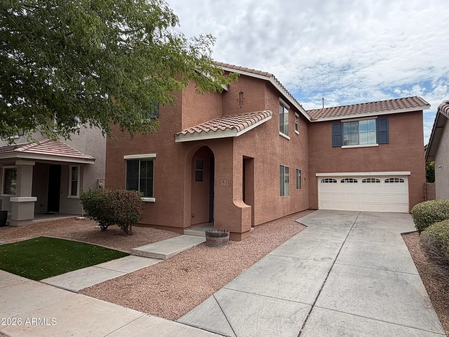 3 bed, 2.5 bath, 2356 sqft, $2,350 — Photo 3