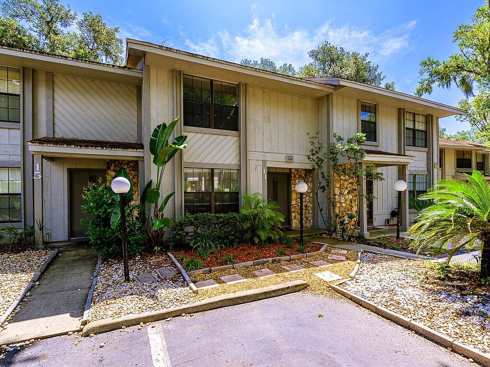 1st image of 11 Oakwood Park