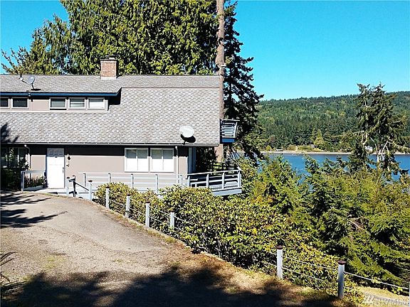 Two decks and privacy on 208.5 ft of waterfront