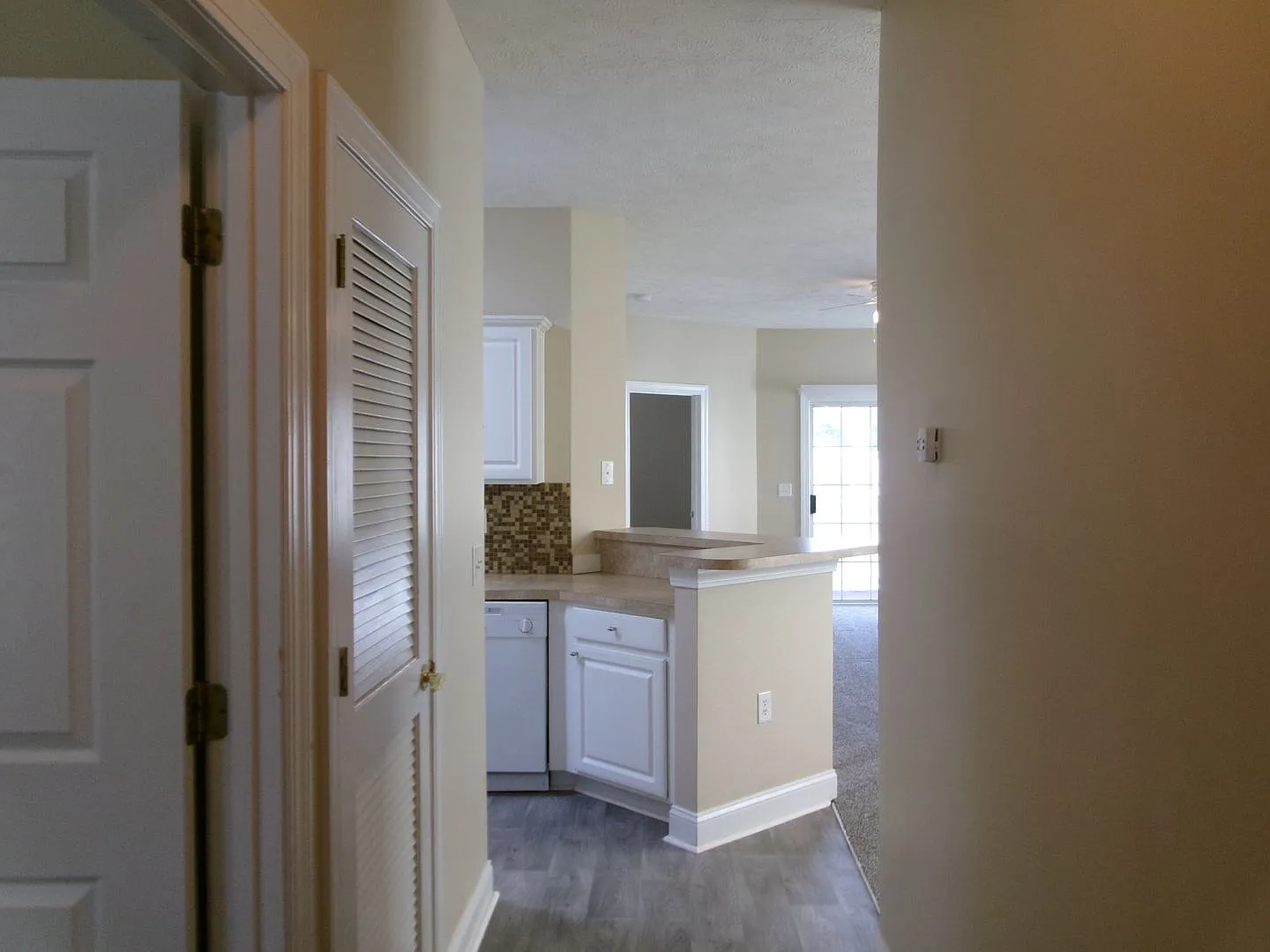 3 bedroom, 2 bath condo located in Fountain Pointe — Photo 2