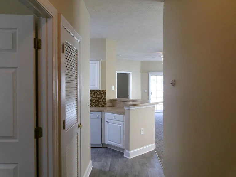 110 Fountain Pointe Ln #204 — Photo 2