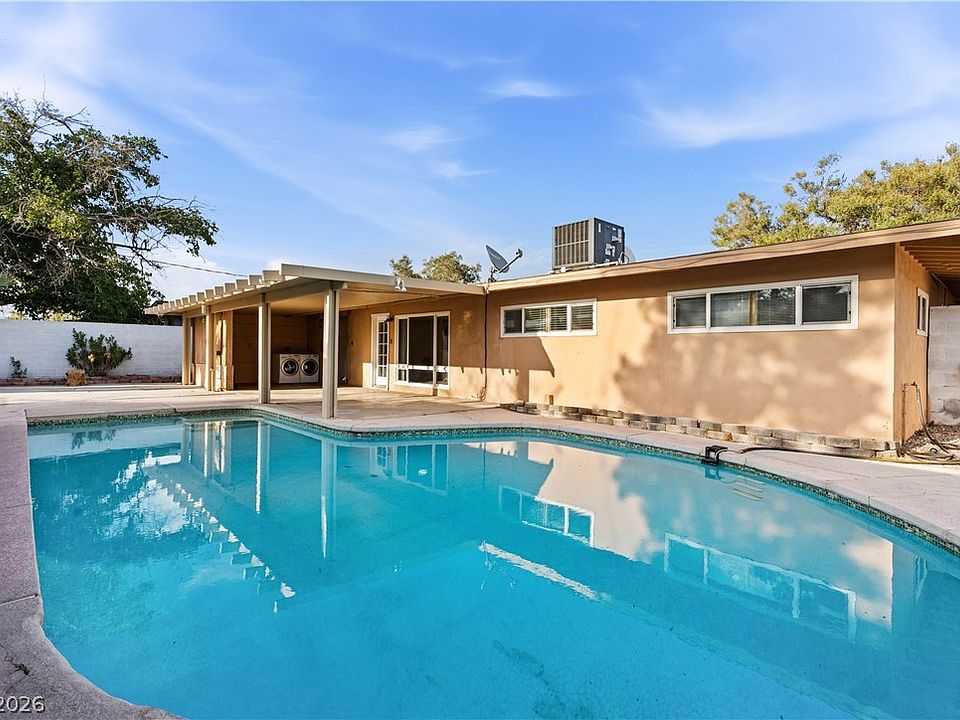 1st image of 1001 Silver Lake Dr