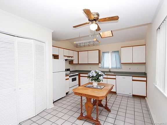 2nd image of 30 Elmcroft Rd APT 1