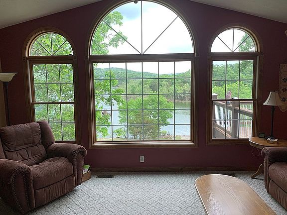 3rd image of 819 Dockhouse Ln