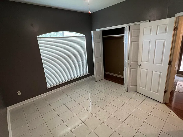 600 Glade Blvd — Photo 8