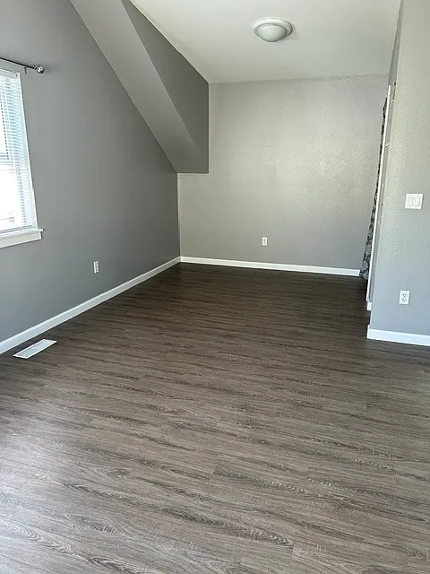 1422 NE Market Dr — Photo 4