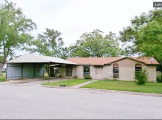 1911 Park St, Clifton, TX 76634