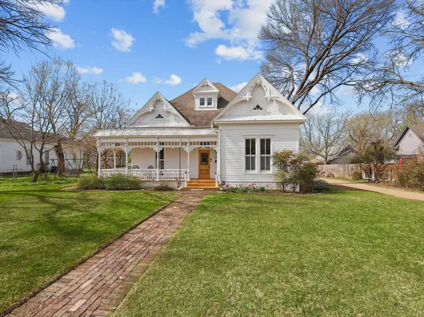 813 W Main St, Waxahachie, TX 75165