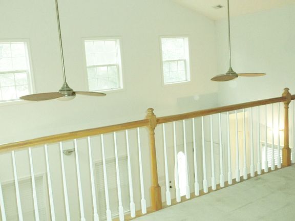 4th image of 810 N Caswell Ave