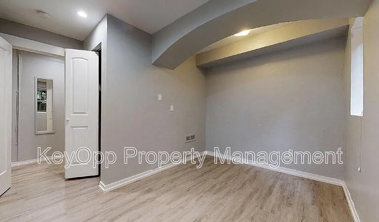 180 Stanyan Blvd — Photo 9