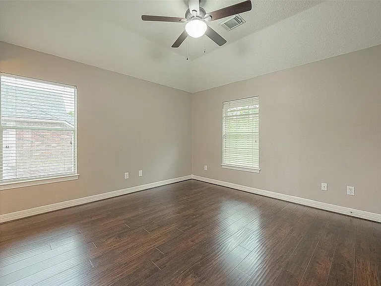 5910 Misty Island Ct — Photo 36