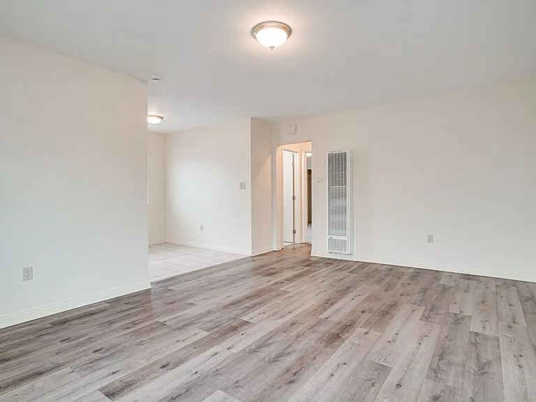 3846 Van Dyke Ave — Photo 16