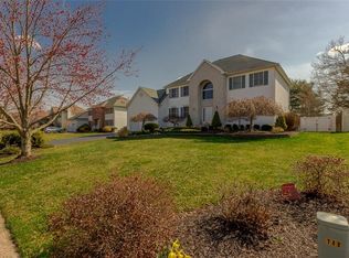 9 Oak Hill Dr, Monroe Township, NJ 08831