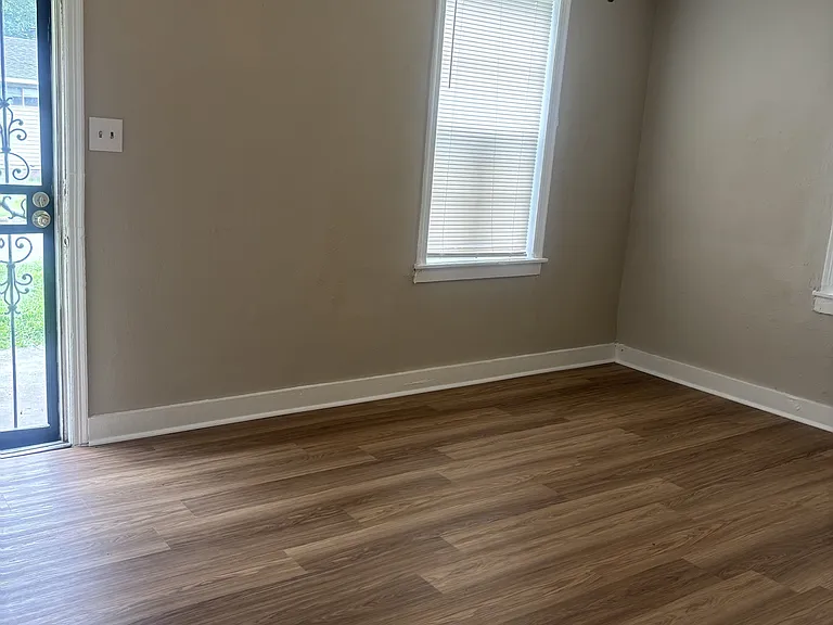 375 Joubert Ave — Photo 10