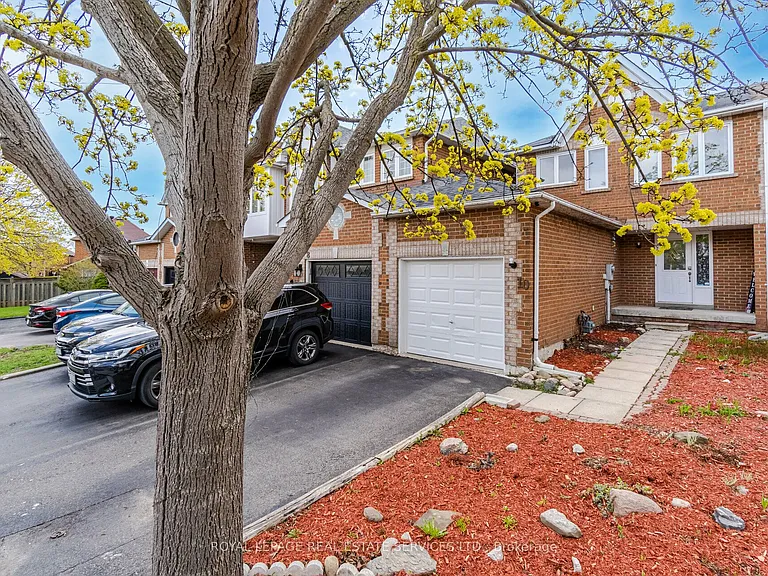 10 Mullis Cres — Photo 2