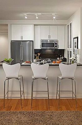 5th image of 320 W 38th St APT 1629