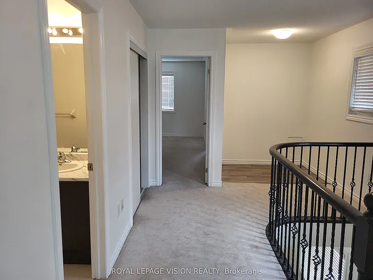 715 Agnew Cres #UPPER — Photo 22