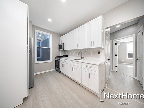 3rd image of 2559 47th St #2R