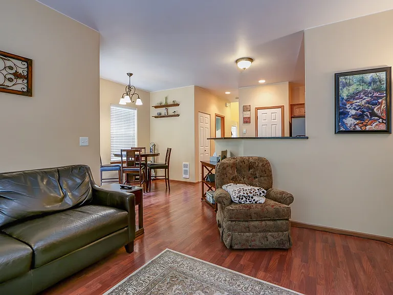 10595 NE Kingston Meadows Cir — Photo 5