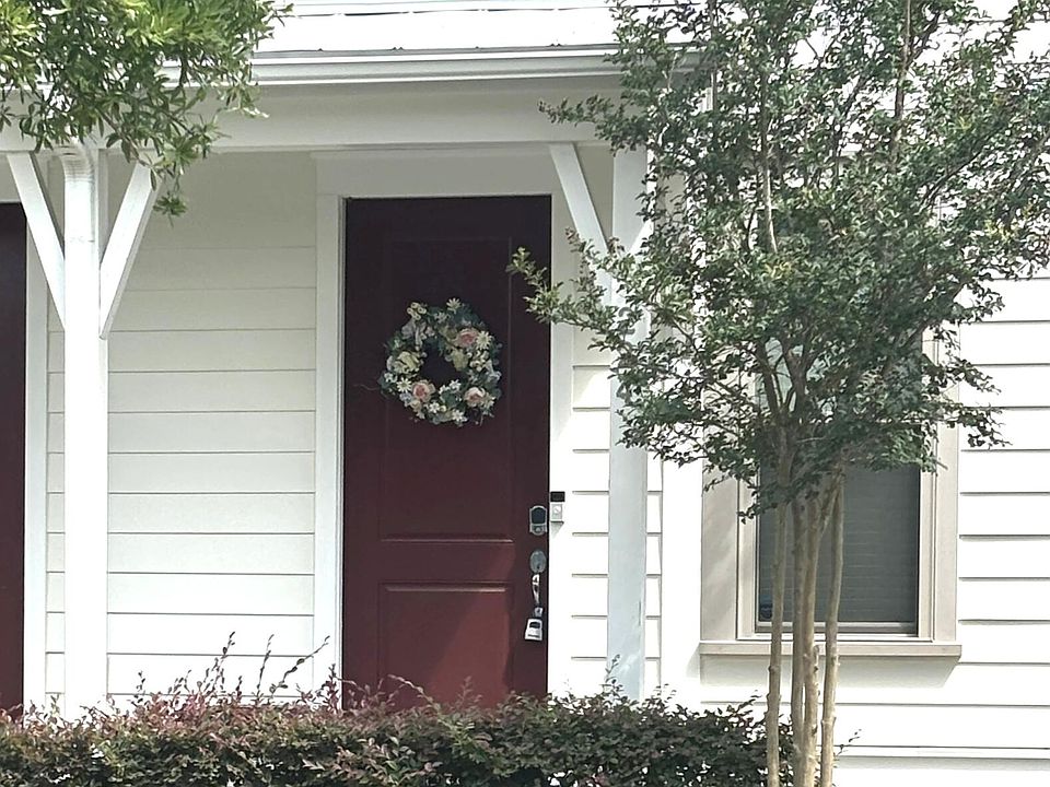 1st image of 224 Oak Park St