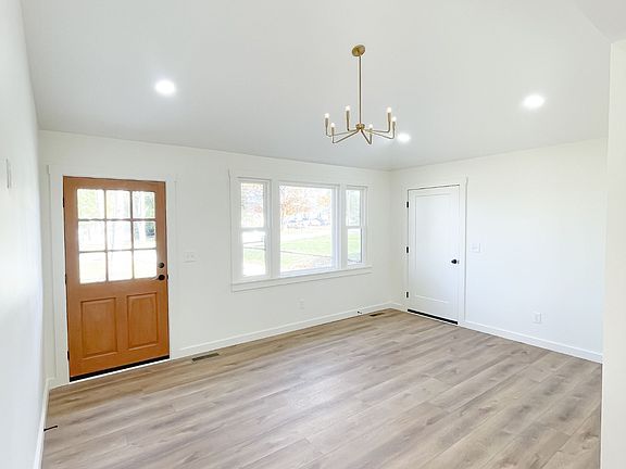 2nd image of 81 Peachtree St