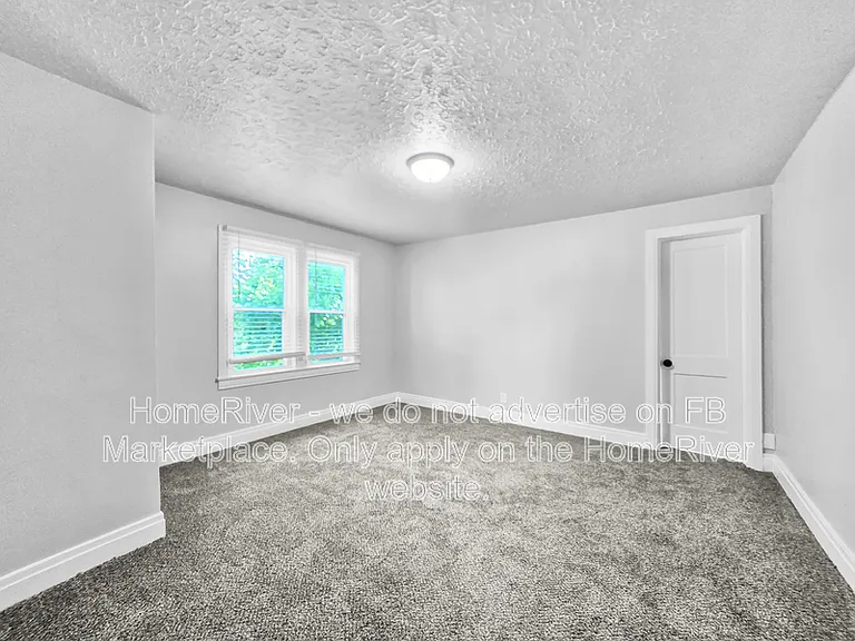 2304 Rockford Ln — Photo 8