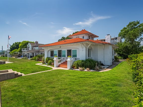 2 Harbor View Avenue